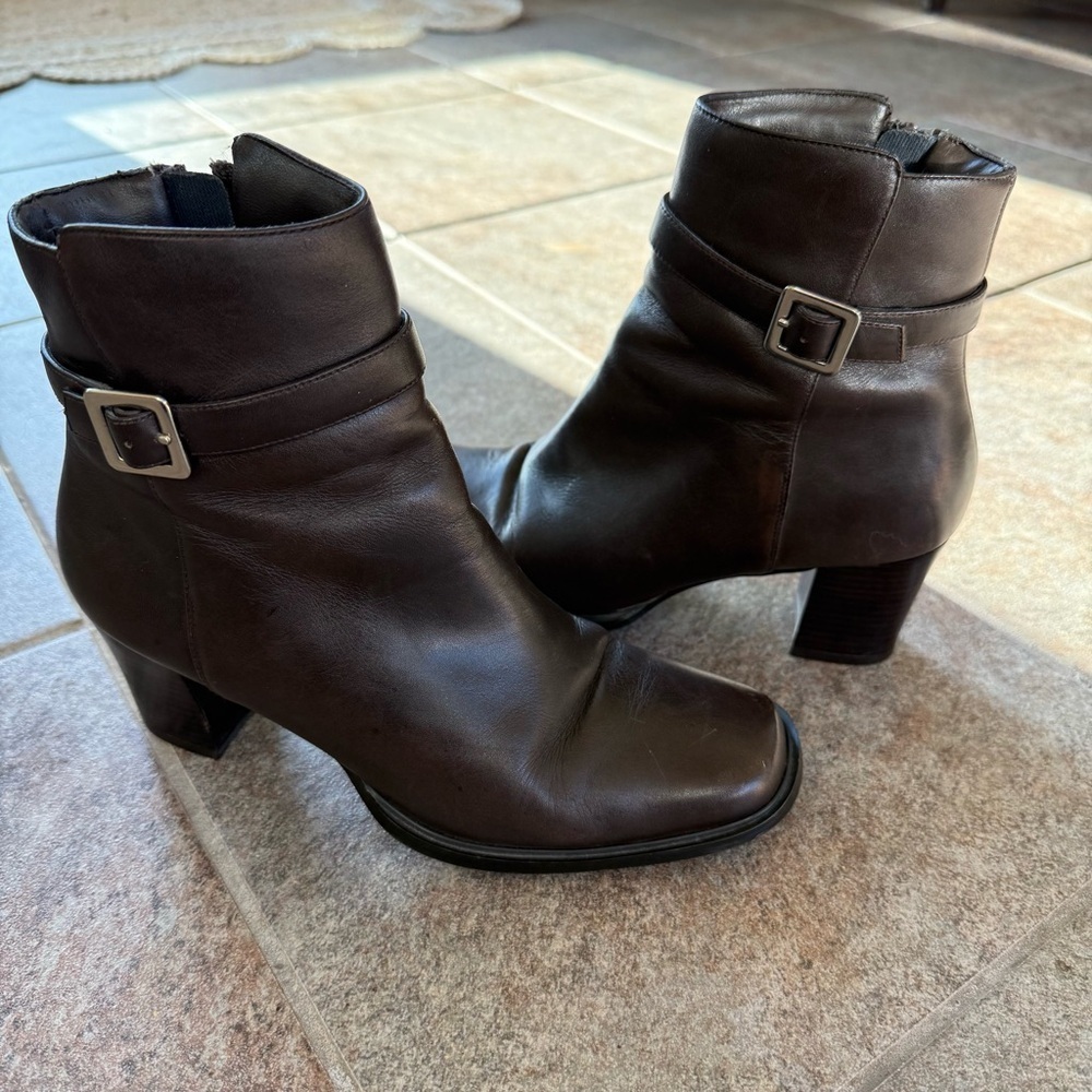 Karen Scott Brown Leather Square Toe Ankle Boots With Buckle Size 6 1/2 - Picture 2 of 9
